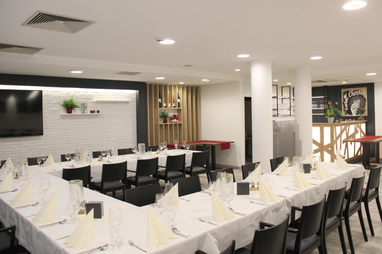 Hotel Wettiner Hof 리자 외부 사진